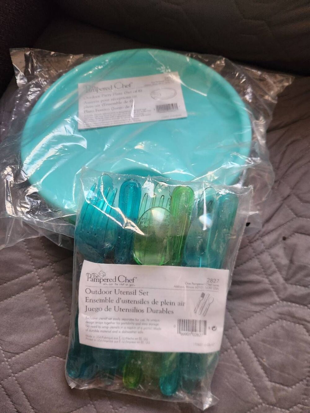 Pampered Chef NEW outdoor party plates & utensil set of 6
